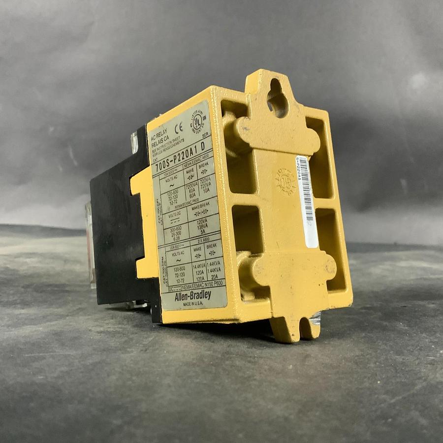Used ALLEN BRADLEY 700S-P220A1 SER D SAFETY CONTROL RELAY ($30 OBO)