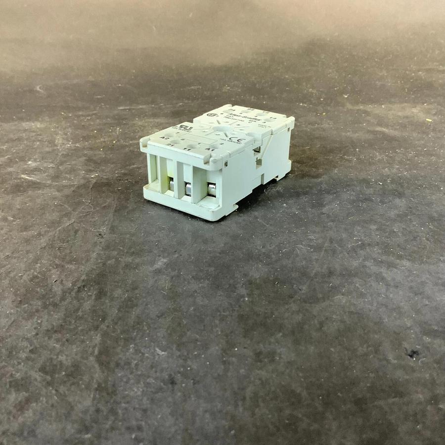 Used ALLEN BRADLEY 700-HN100 C RELAY SOCKET ($7 OBO)