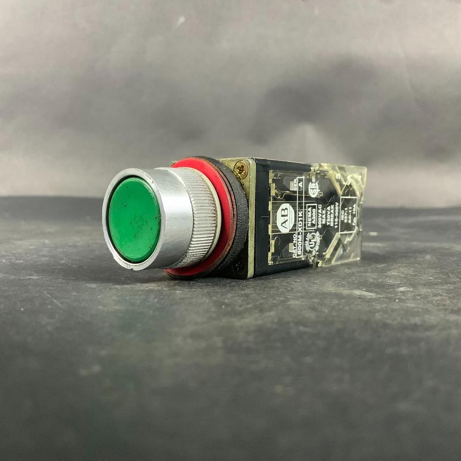 Used ALLEN BRADLEY 800MR-A1 SERIES A GREEN PUSH BUTTON ($10 OBO)