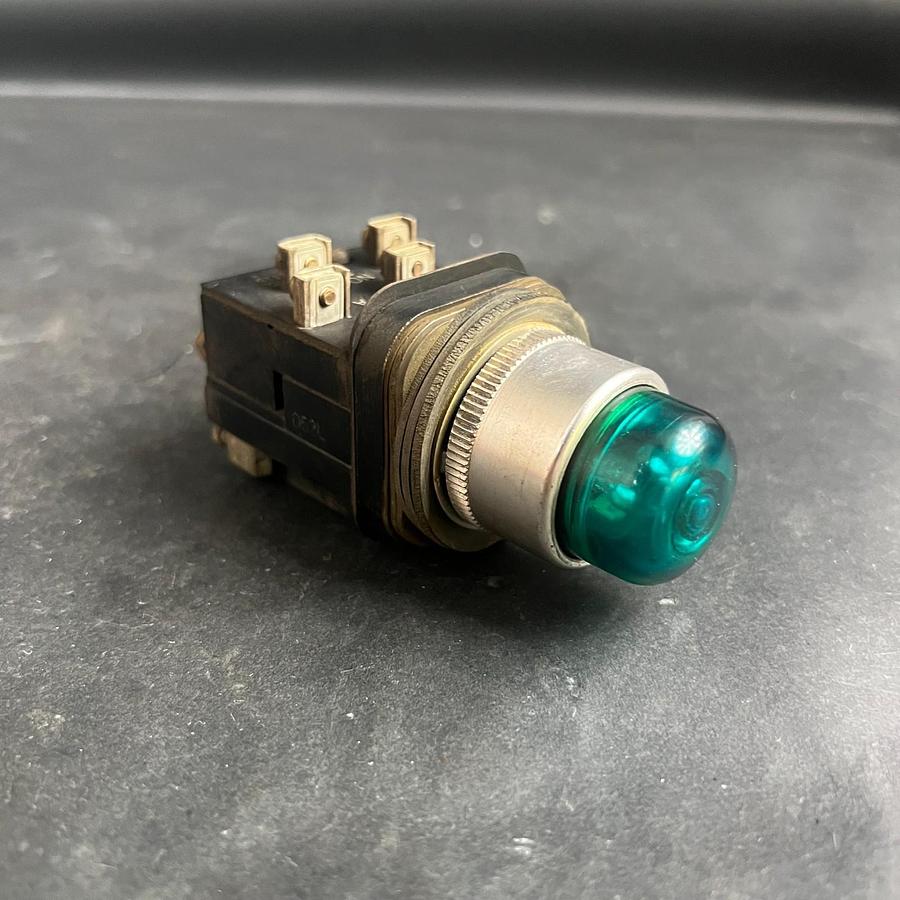 Used ALLEN BRADLEY 800T-PT16 GREEN PUSH BUTTON ($15 OBO)