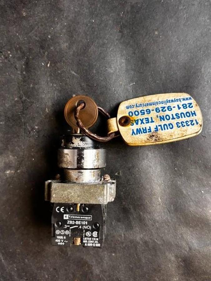 Used TELEMECANIQUE ZB2-BE101 KEYED SELECTOR SWITCH ($14 OBO)