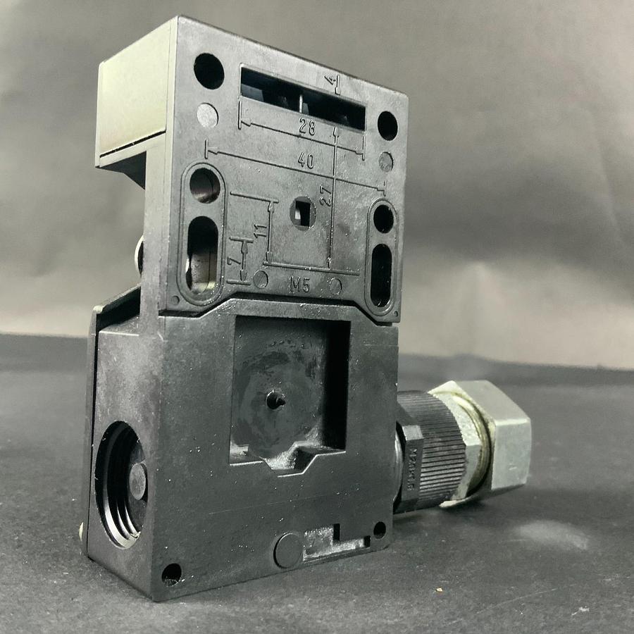 Used SCHMERSAL AZ16-12ZVRK-M20 SAFETY INTERLOCK SWITCH ($45 OBO)