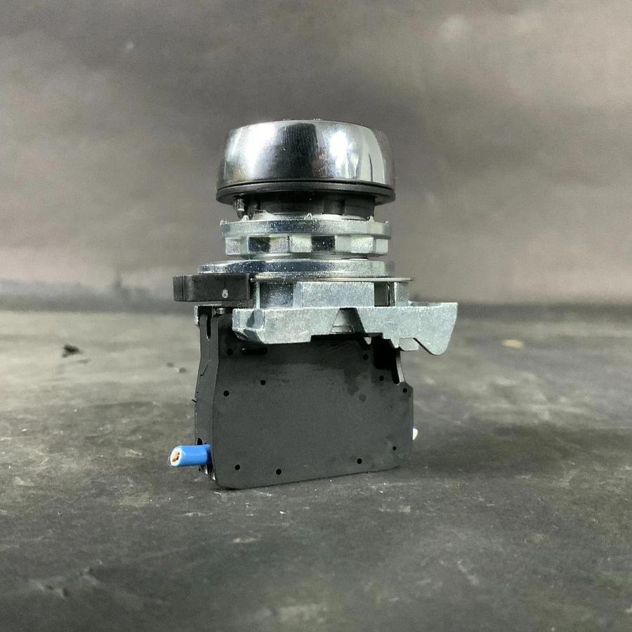 Used ALLEN BRADLEY 800F-Q3W SERIES B BLUE PUSHBUTTON ($15 OBO)