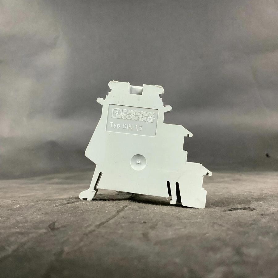 Used PHOENIX CONTACT TYPE DIK 1,5 TERMINAL BLOCK ($6 OBO)