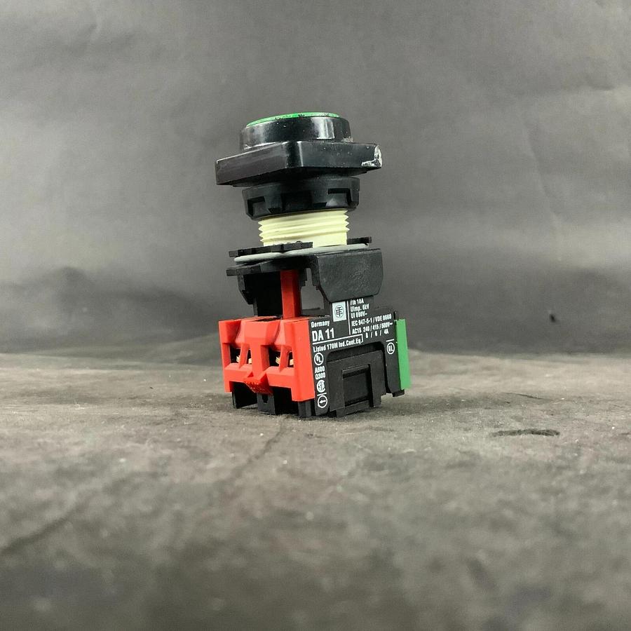 Used SCHNEIDER ELECTRIC DA11 CONTACT BLOCK ($8 OBO)