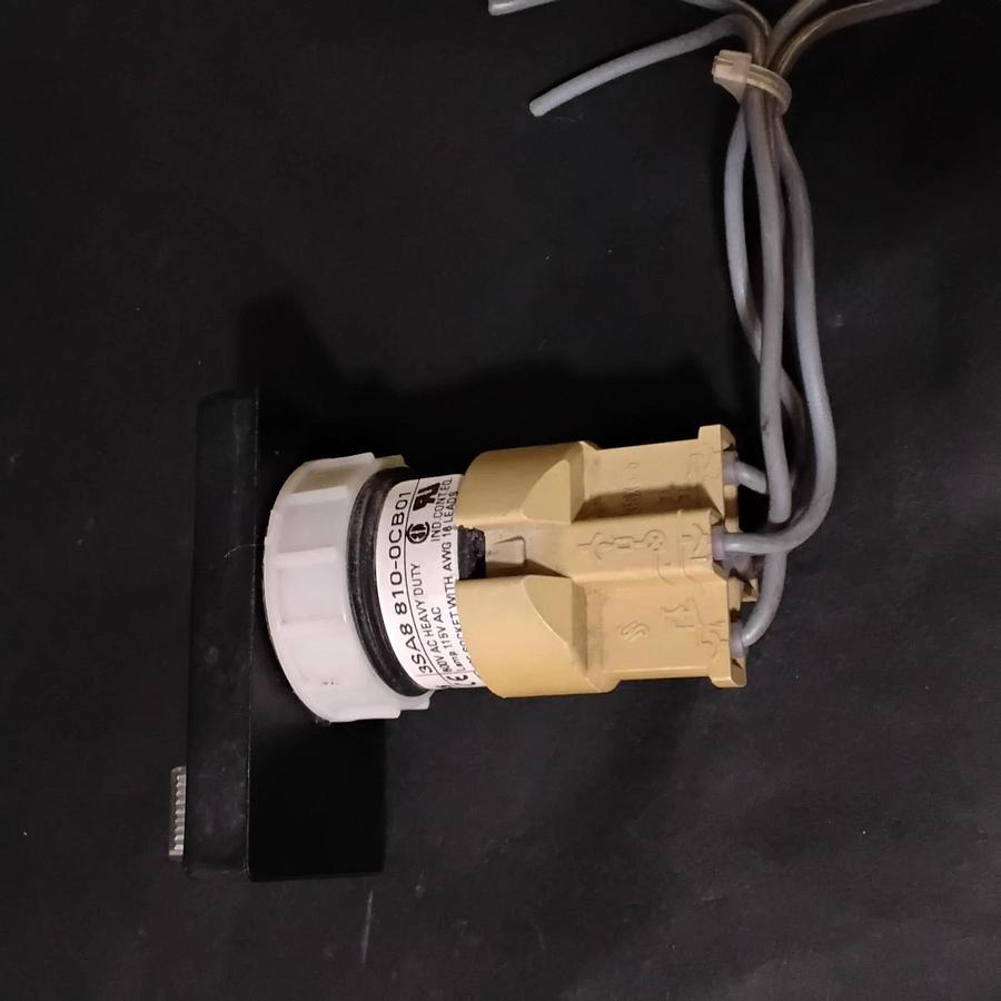 Used SIEMENS 3SA8 810-OCBO1 PUSH BUTTON SWITCH ($50 OBO