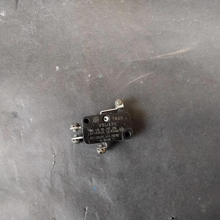 Used MICRO SWITCH V3L-139-D8 SWITCH ($7 OBO)