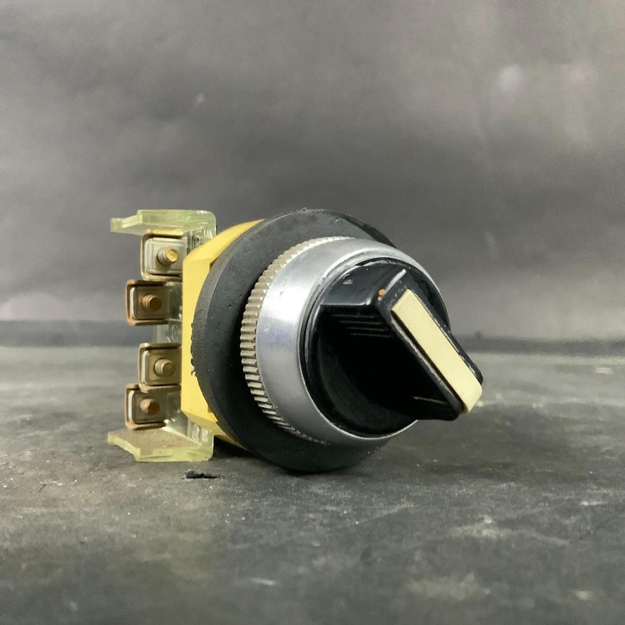 Used ALLEN BRADLEY 800T-H2 SERIES F SELECTOR SWITCH ($20 OBO)