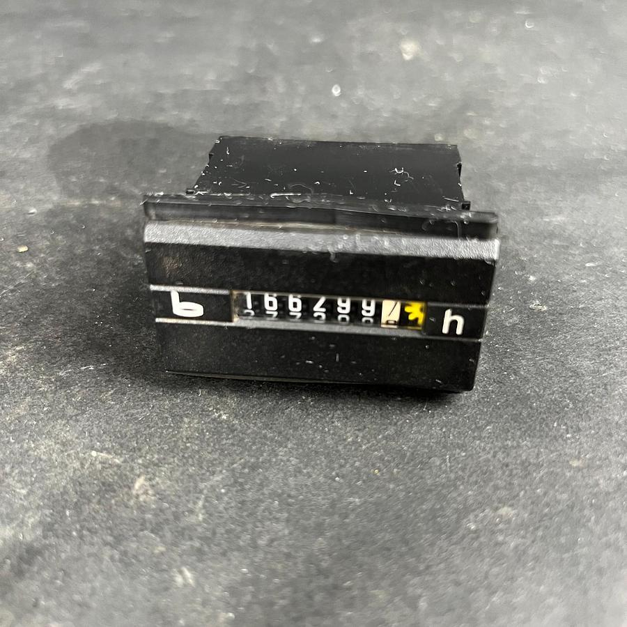 Used BAUSER 1096 HOUR METER ($30 OBO)