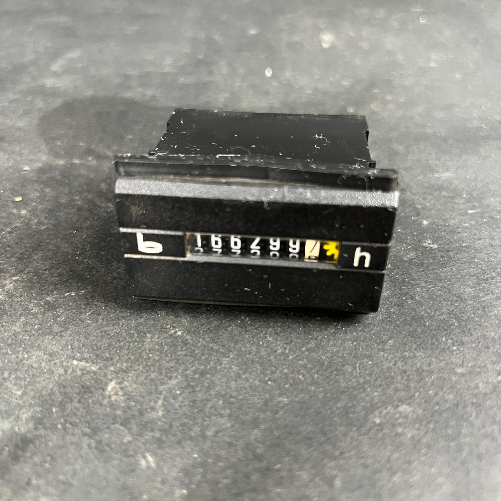 Used BAUSER 1096 HOUR METER ($30 OBO)