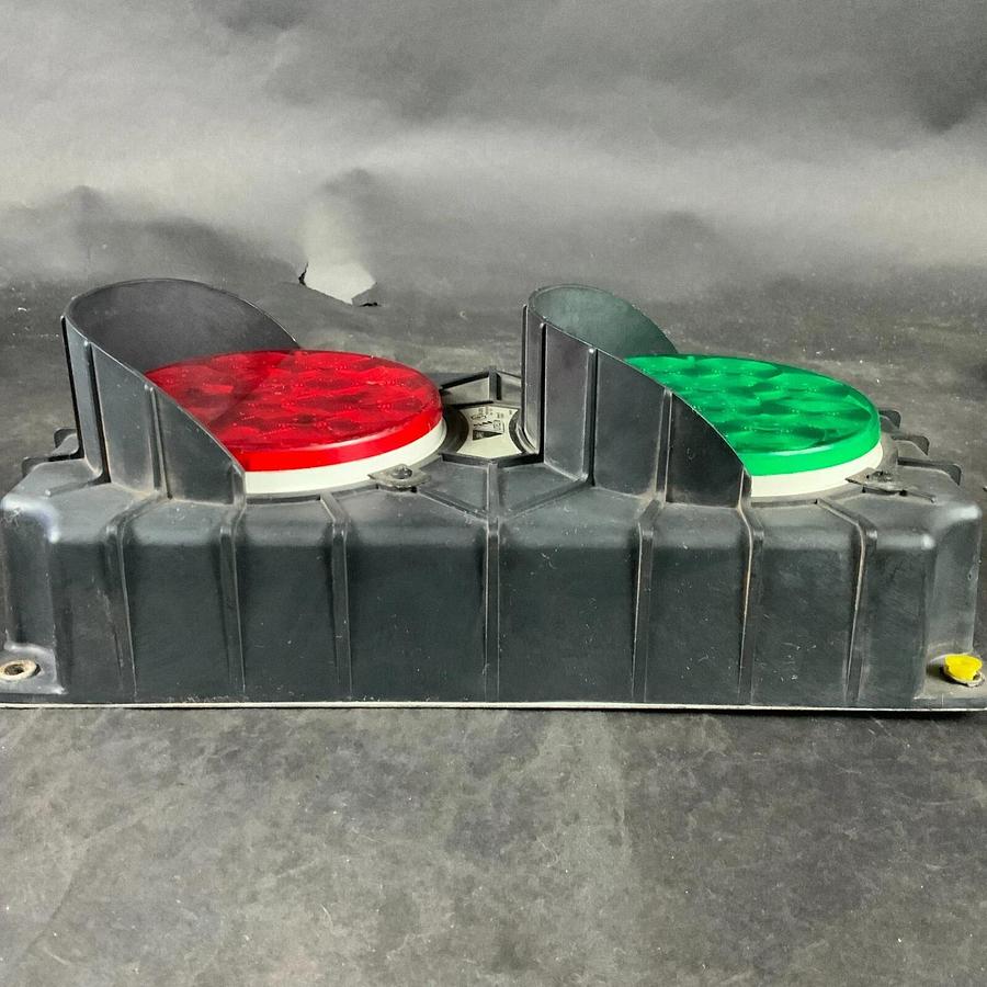 Used MARS TRI LITE E165079 SERIES SG RED GREEN SIGNAL LIGHT ($70 OBO)