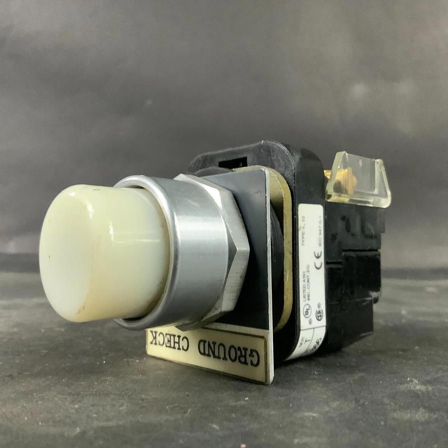 Used ALLEN BRADLEY 800T-PT16 WHITE PUSHBUTTON ($30 OBO)