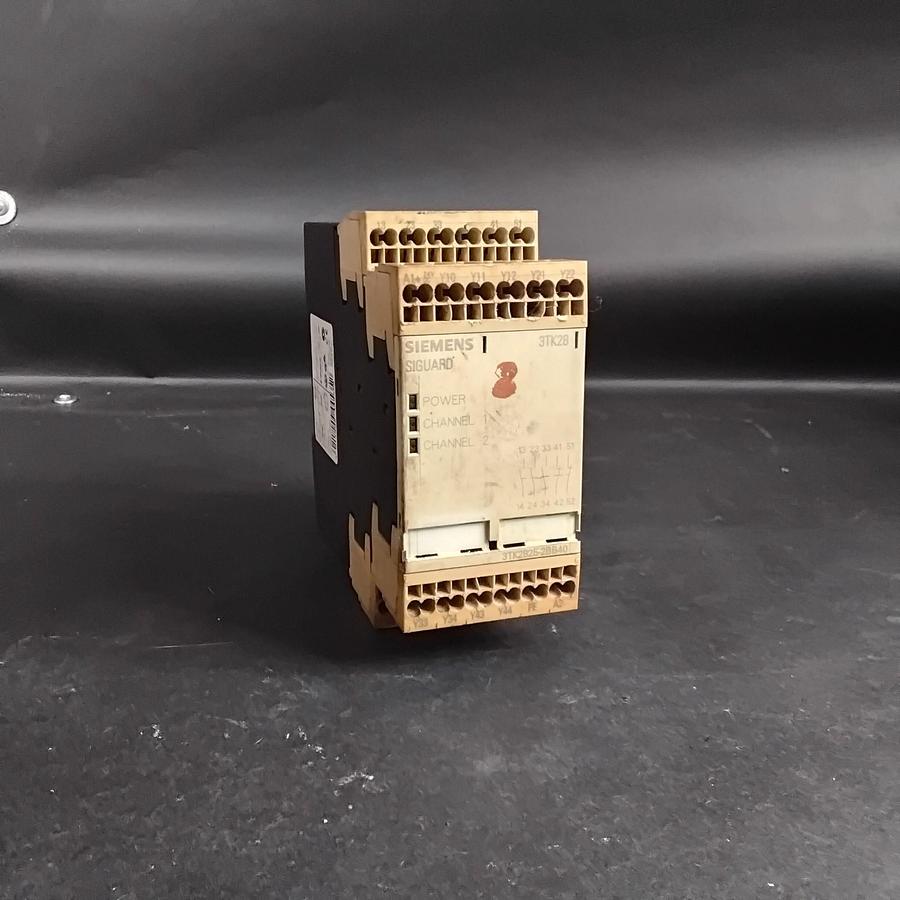 Used SIEMENS SIRIUS 3TK2825-2BB40 SAFETY RELAY ($50 OBO)
