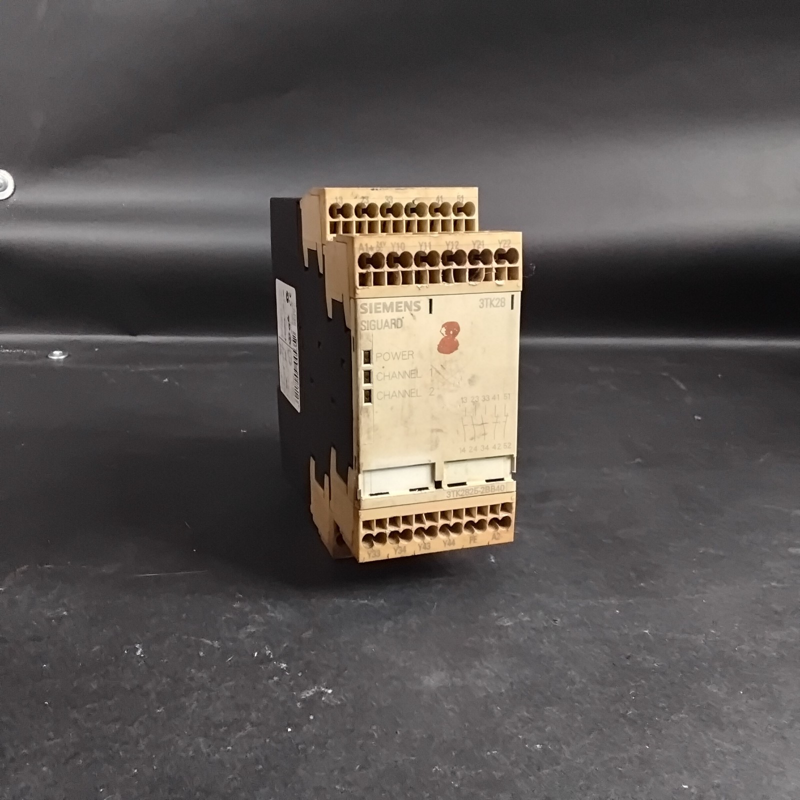Used SIEMENS SIRIUS 3TK2825-2BB40 SAFETY RELAY ($50 OBO)
