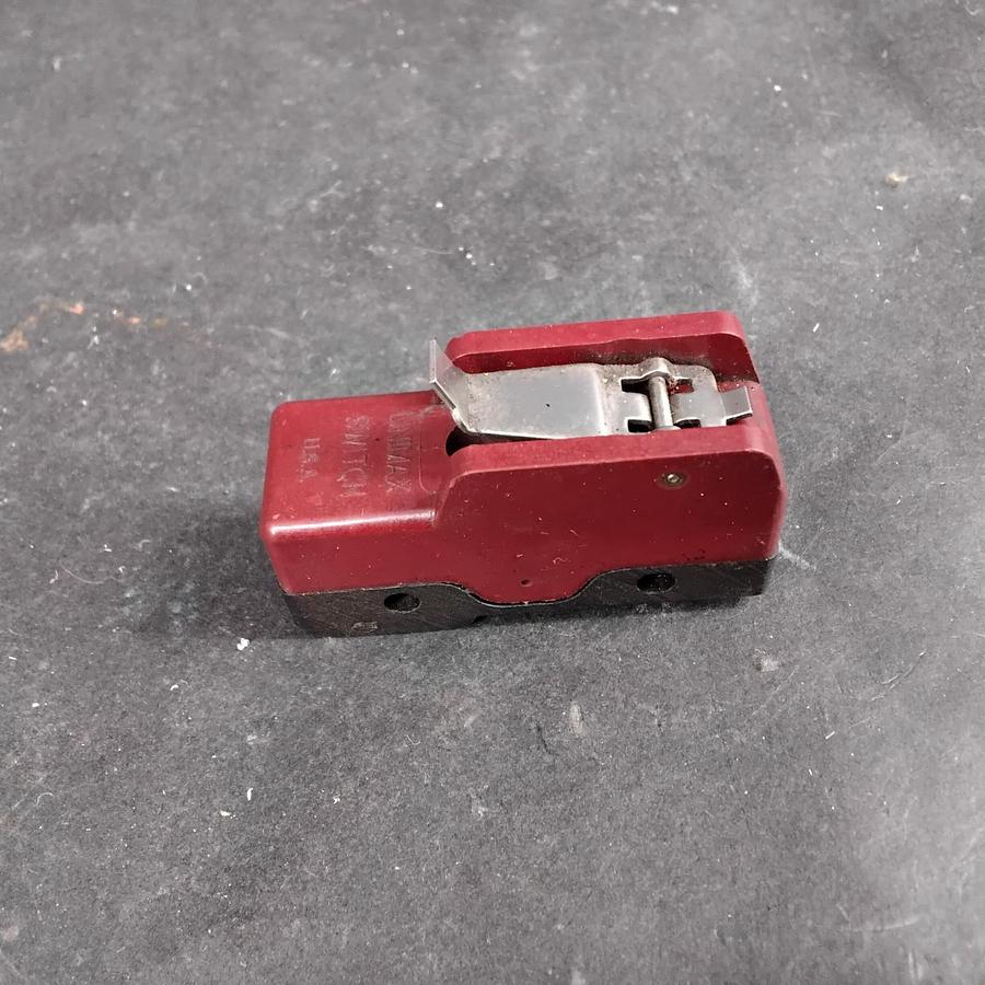 Used UNIMAX 2HBT208C-1 LIMIT SWITCH ($4 OBO)