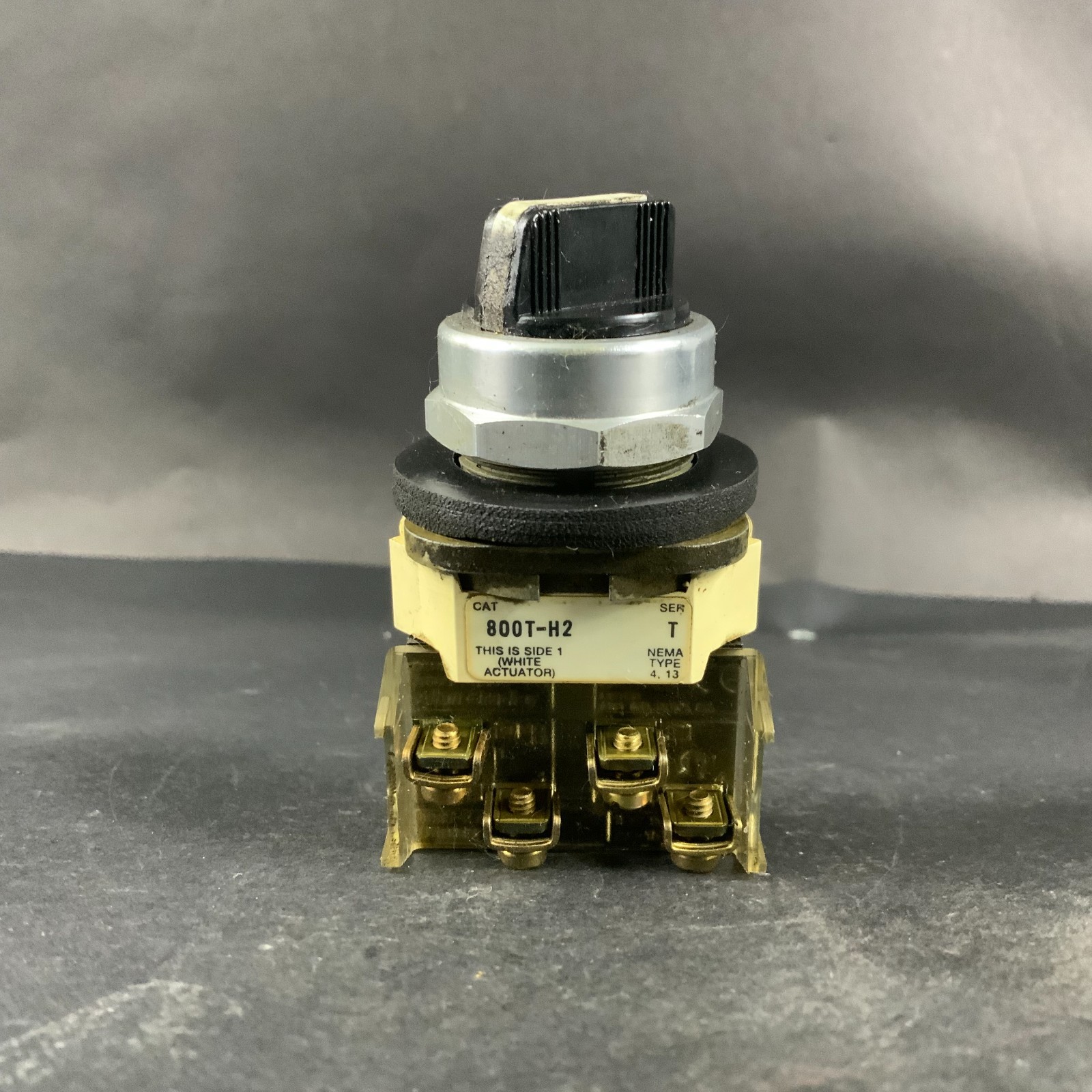 Used ALLEN BRADLEY 800T-H2 SERIES T POSITION SELECTOR SWITCH ($30 OBO)