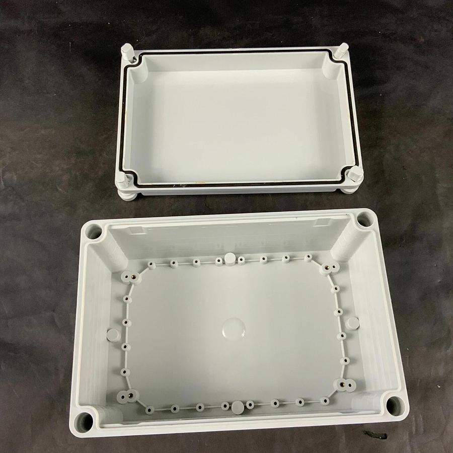 CNMIBO PLASTIC WATERPROOF ENCLOSURE ($30 OBO)