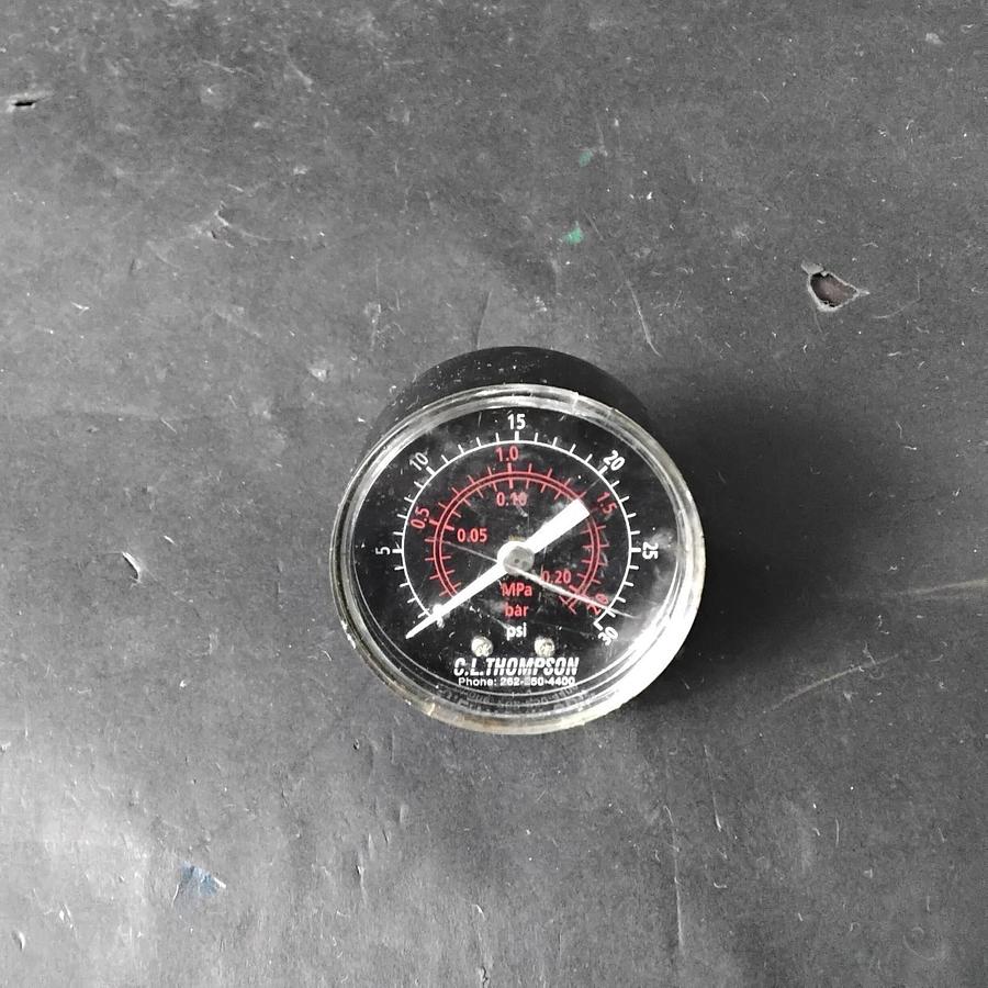 Used C.L. THOMPSON 0-30 PSI PRESSURE GAUGE ($5 OBO)
