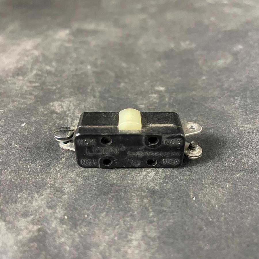 Used LICON 11-530029 - MINIATURE SNAP ACTION SWITCH