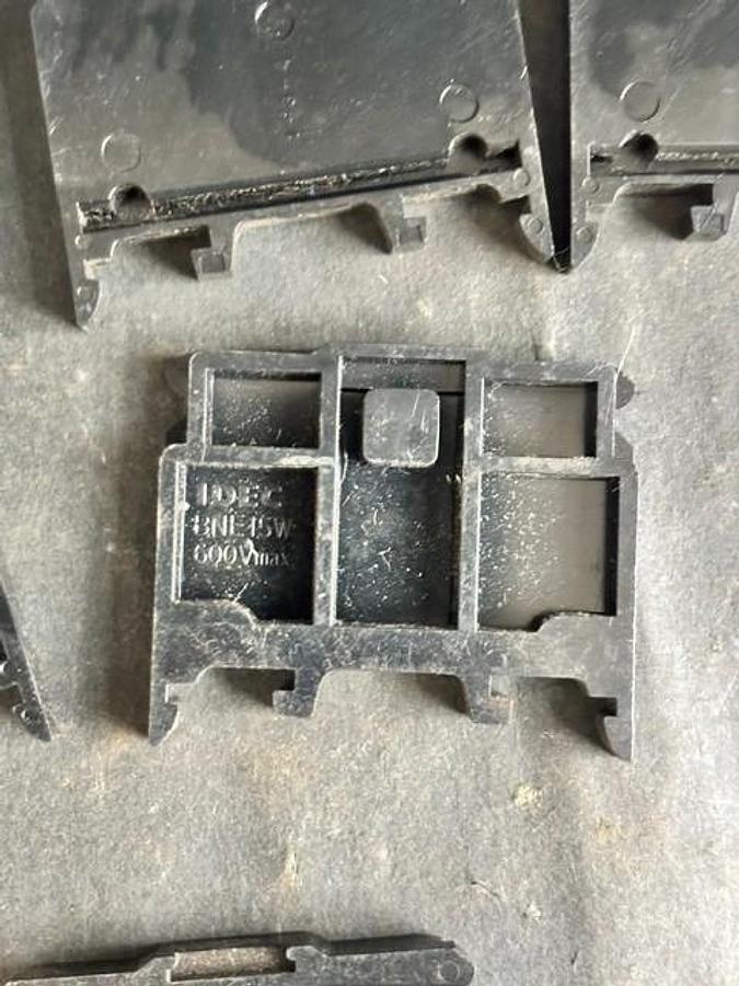 Used IDEC BNE15W END PLATE TERMINALS - GROUP OF 10