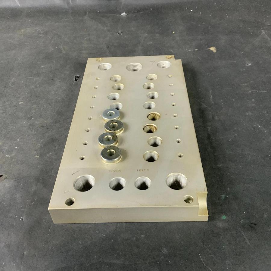 Used FESTO CPV18-VI-P8-1/4-B MULTI-PIN MANIFOLD MOUNT ($100 OBO)