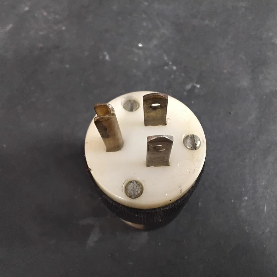 Used HUBBELL HBL5266C INSULGRIP PLUG ($17 OBO)