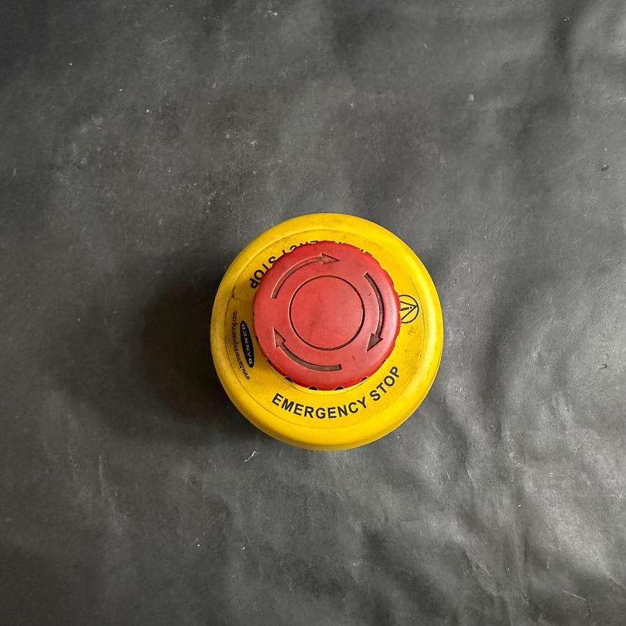 Used BANNER SSA-EB1PLYR-12ECQ8 EMERGENCY STOP SWITCH ($130 OBO)