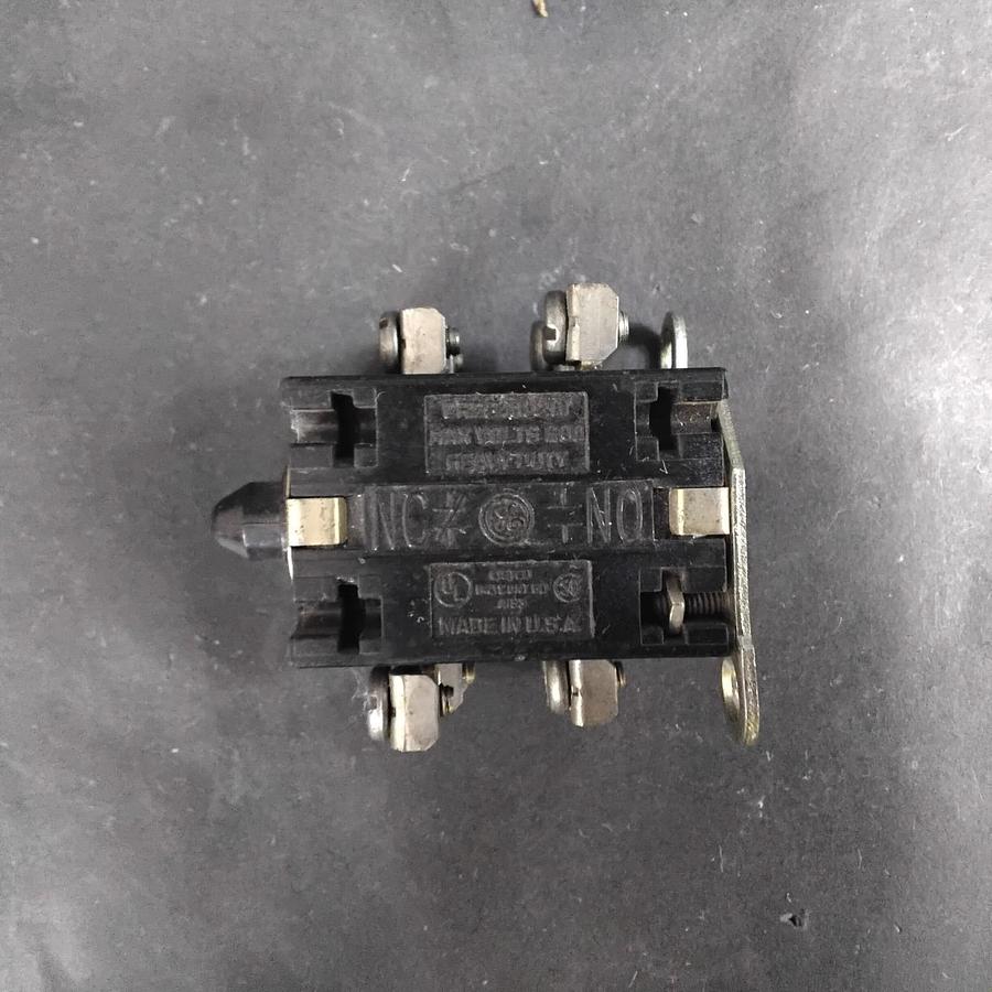 Used GENERAL ELECTRIC CR2940U201 CONTACT BLOCK ($80 OBO)