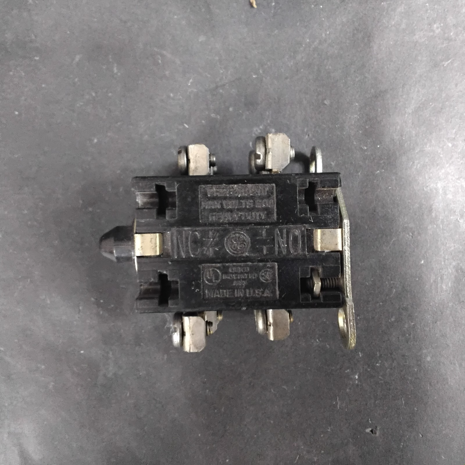 Used GENERAL ELECTRIC CR2940U201 CONTACT BLOCK ($80 OBO)