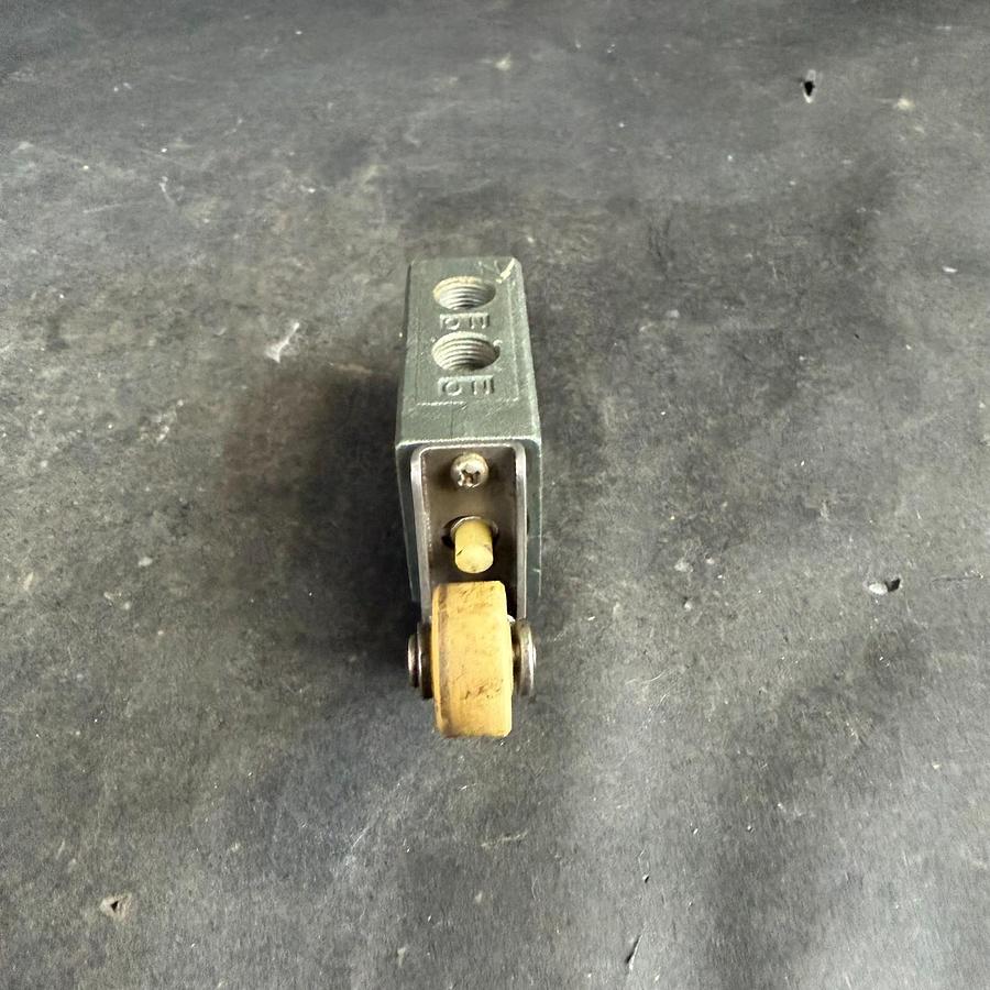 Used SMC MODEL VM4 MECHANICAL VALVE