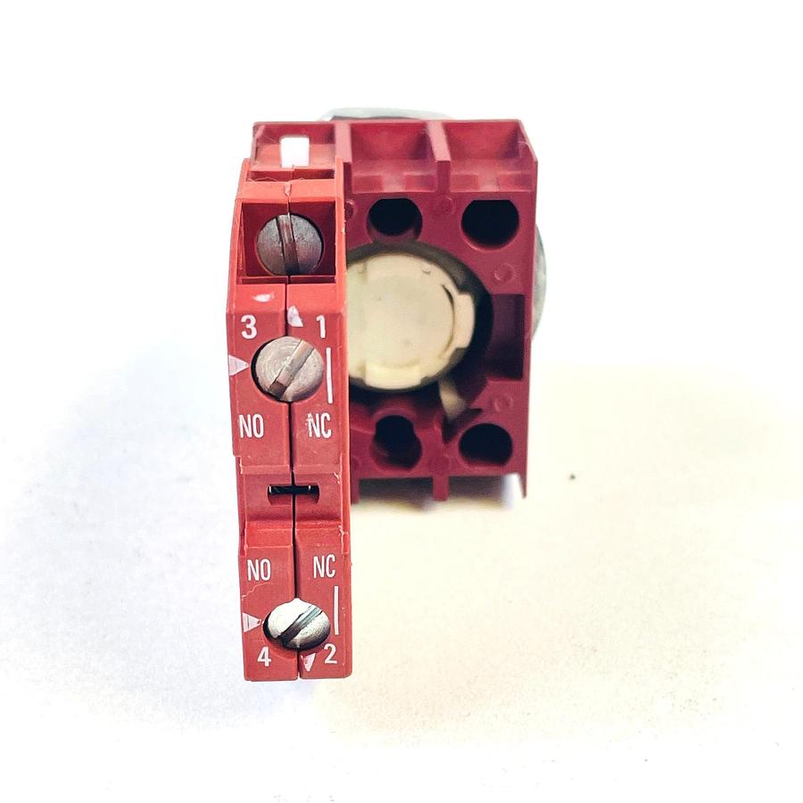 Used SIEMENS P30PBFB 3SB1400-0A 22MM PUSHBUTTON SWITCH BLACK FLUSH 1NC 1NO 10A