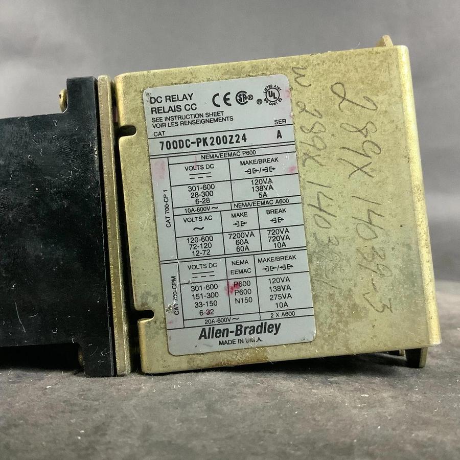 Used ALLEN BRADLEY 700DC-PK200Z24 W/ 700-PB40 AUX ($75 OBO)