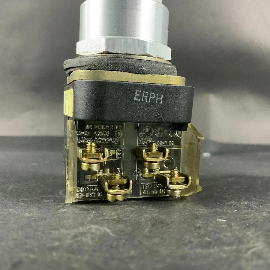 Used ALLEN BRADLEY 800T-PB16 WHITE ILLUMINATED PUSH BUTTON ($15 OBO)