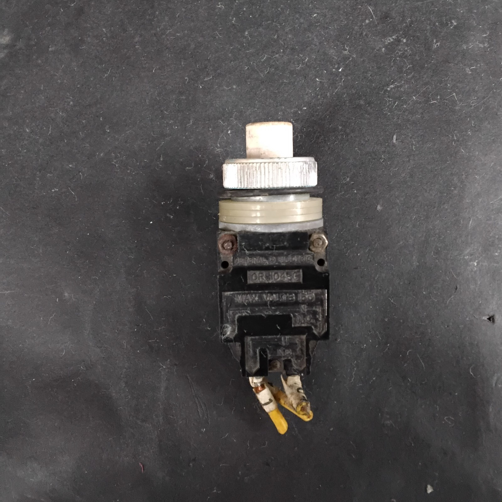 Used GENERAL ELECTRIC CR104 PUSHBUTTON SWITCH ($13 OBO)