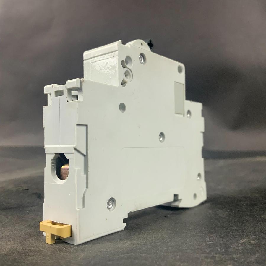 Used MERLIN GERIN MULTI9 C60 D3A CIRCUIT BREAKER ($15 OBO)