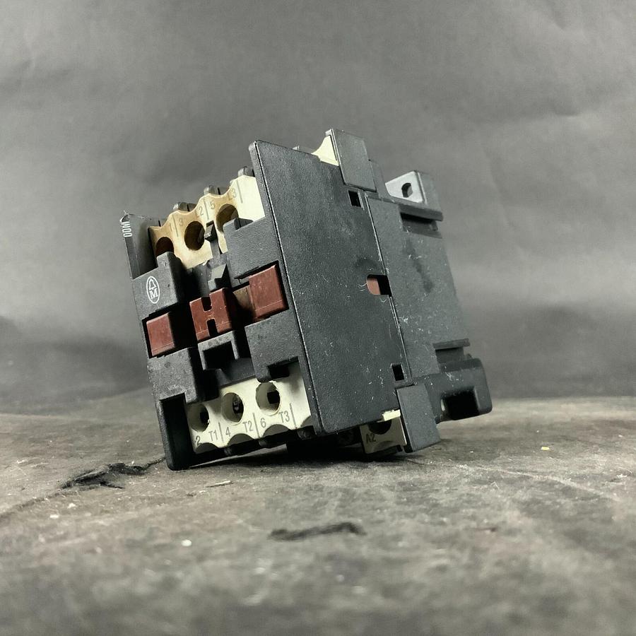 Used KLOCKNER MOELLER DIL00M CONTACTOR ($35 OBO)