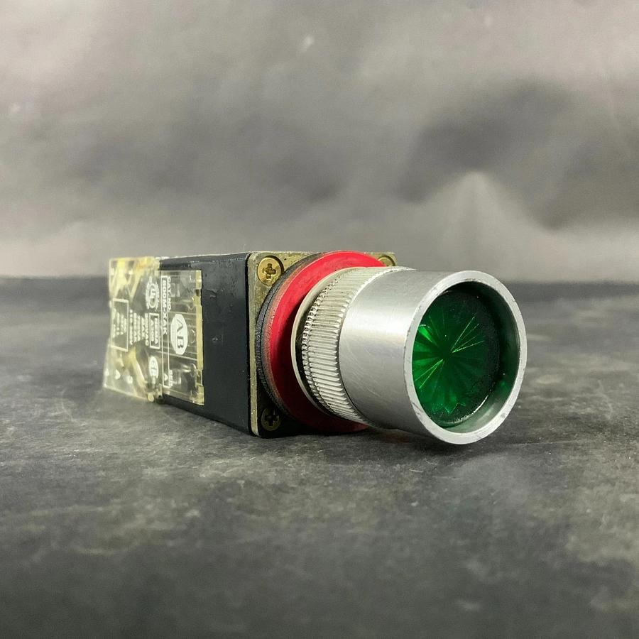 Used ALLEN BRADLEY 800MR-PA16S GREEN PILOT LIGHT ($17 OBO)