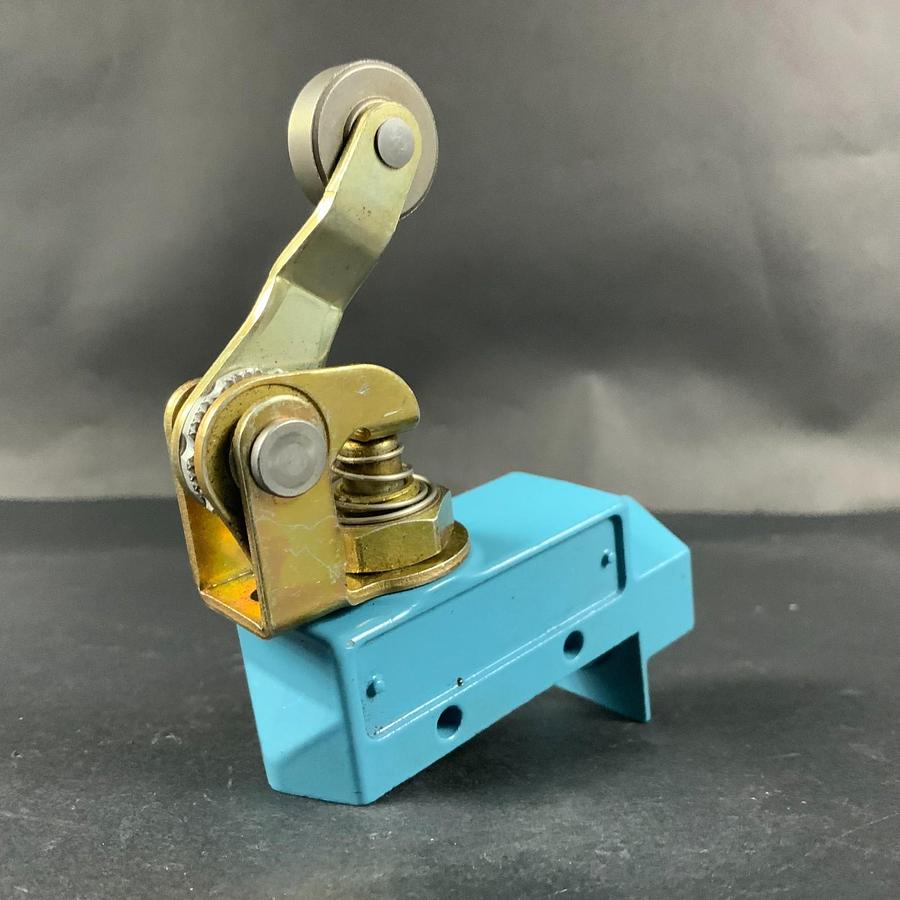 Used HONEYWELL B2E6-2RQ2 LIMIT SWITCH ($30 OBO)