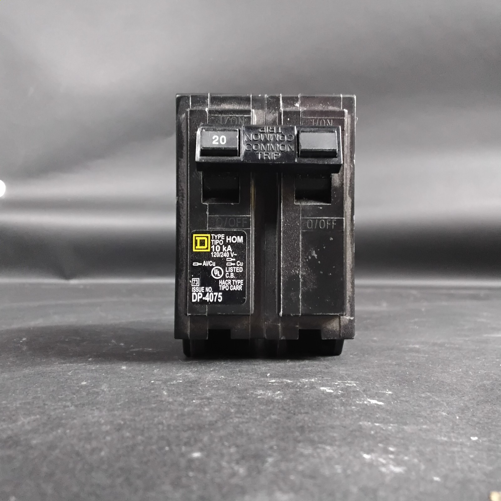 Used SQUARE D HOM 220 CIRCUIT BREAKER ($22 OBO)