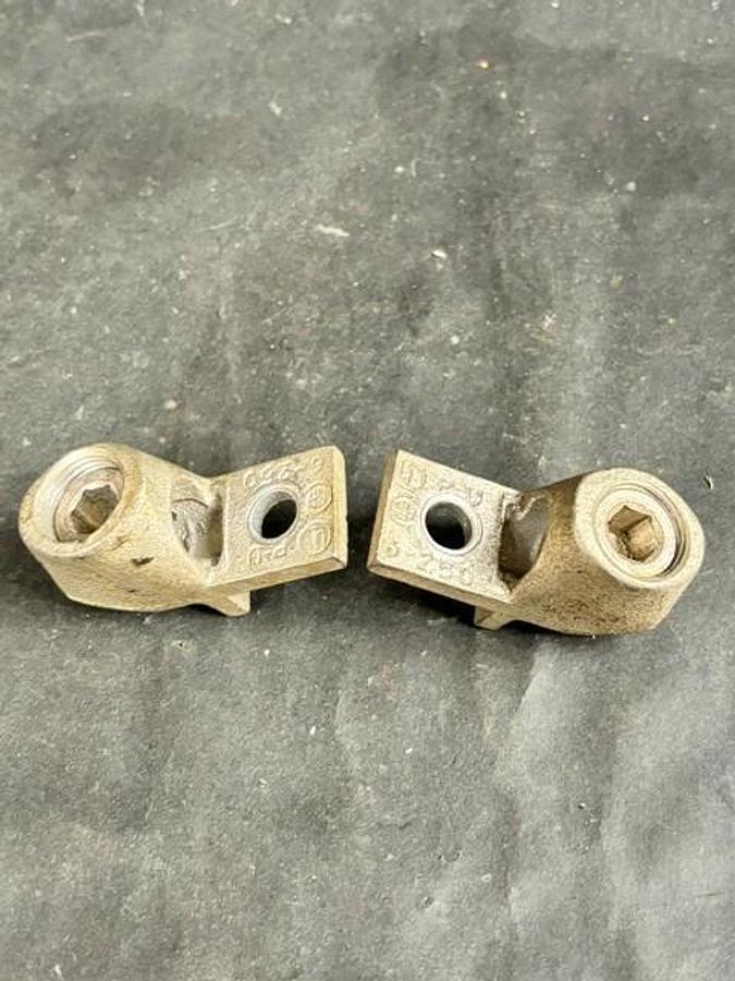 Used ALLEN BRADLEY 39072A MECHANICAL LUG 2PCS