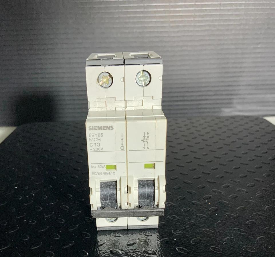 Used SIEMENS 5SY8513-7 ($109.79/EACH OBO)