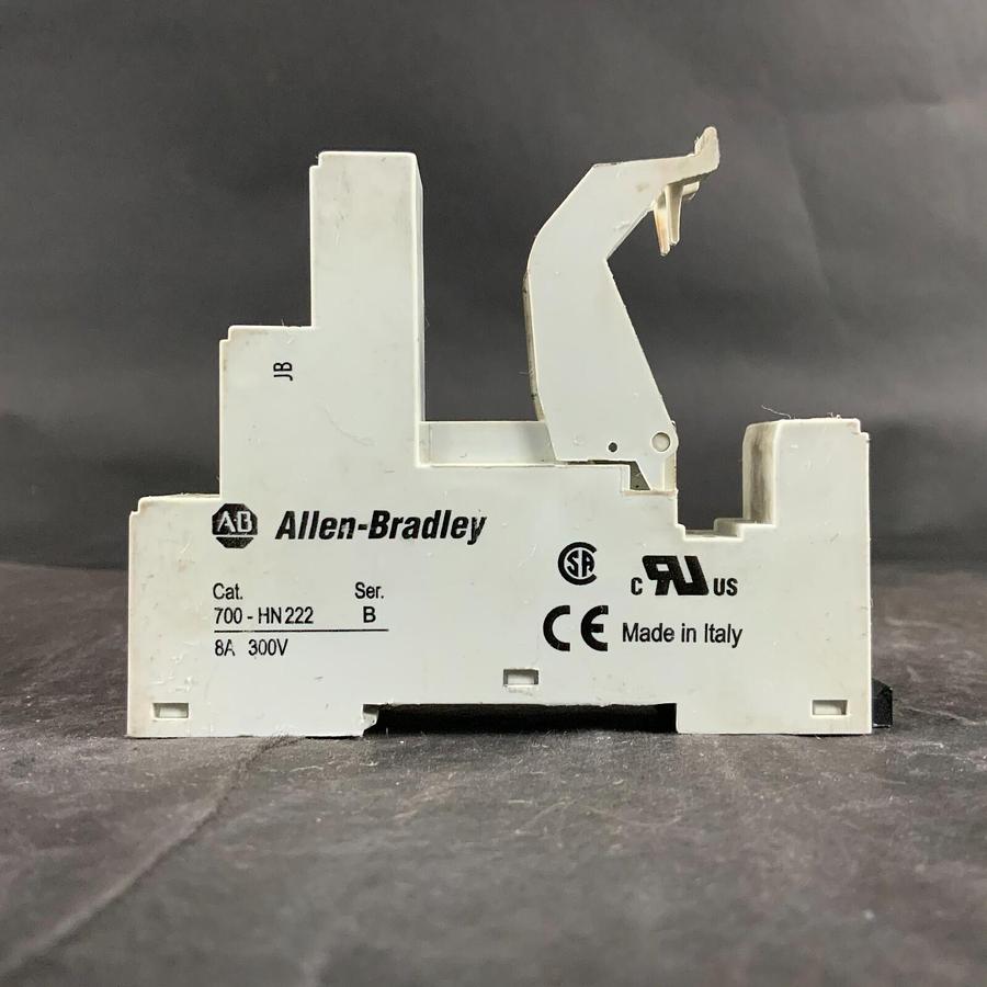 Used ALLEN BRADLEY 700-HN22 SCREW TERMINAL SOCKET ($10 OBO)