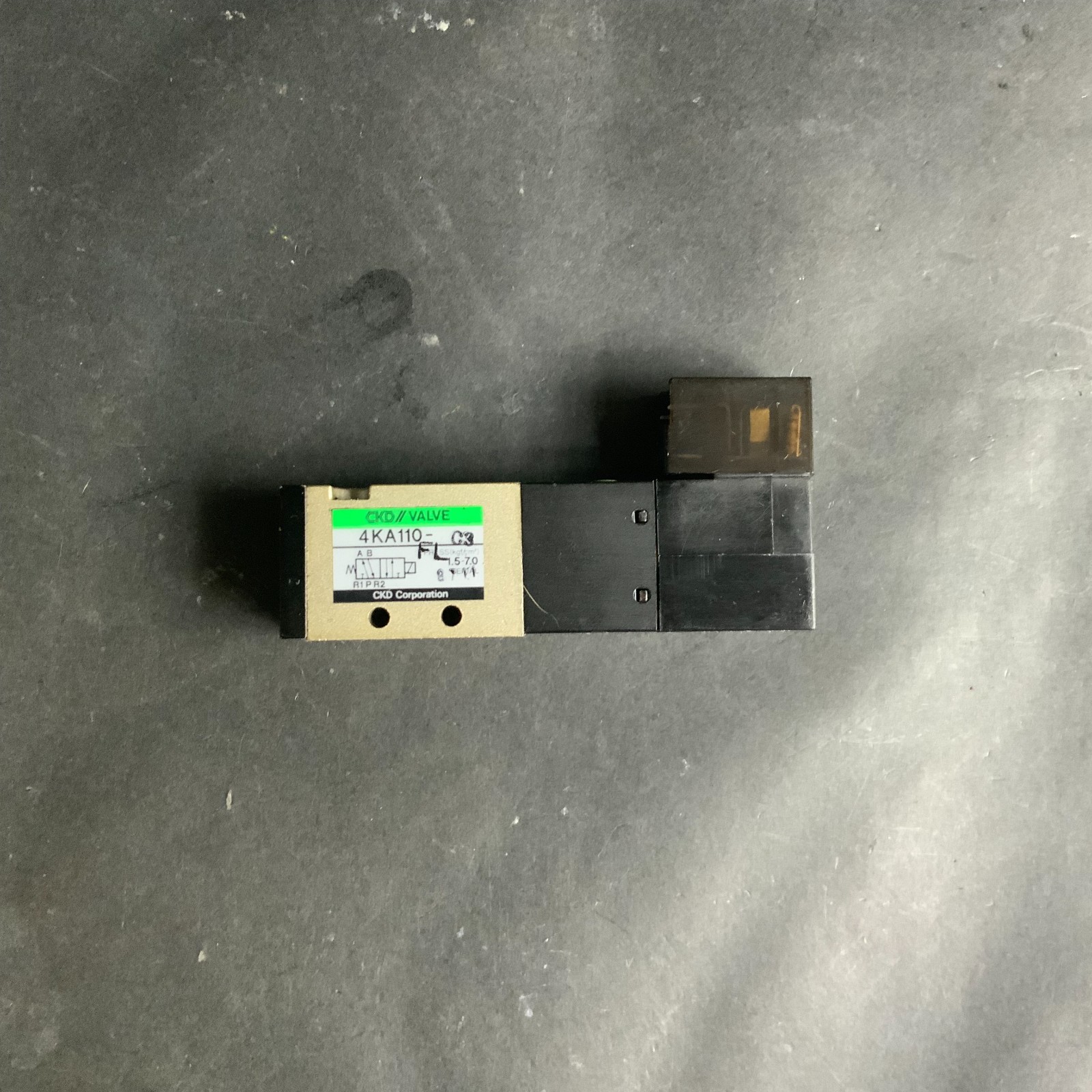 Used CKD 4KA110-C3 PNEUMATIC VALVE ($40 OBO)