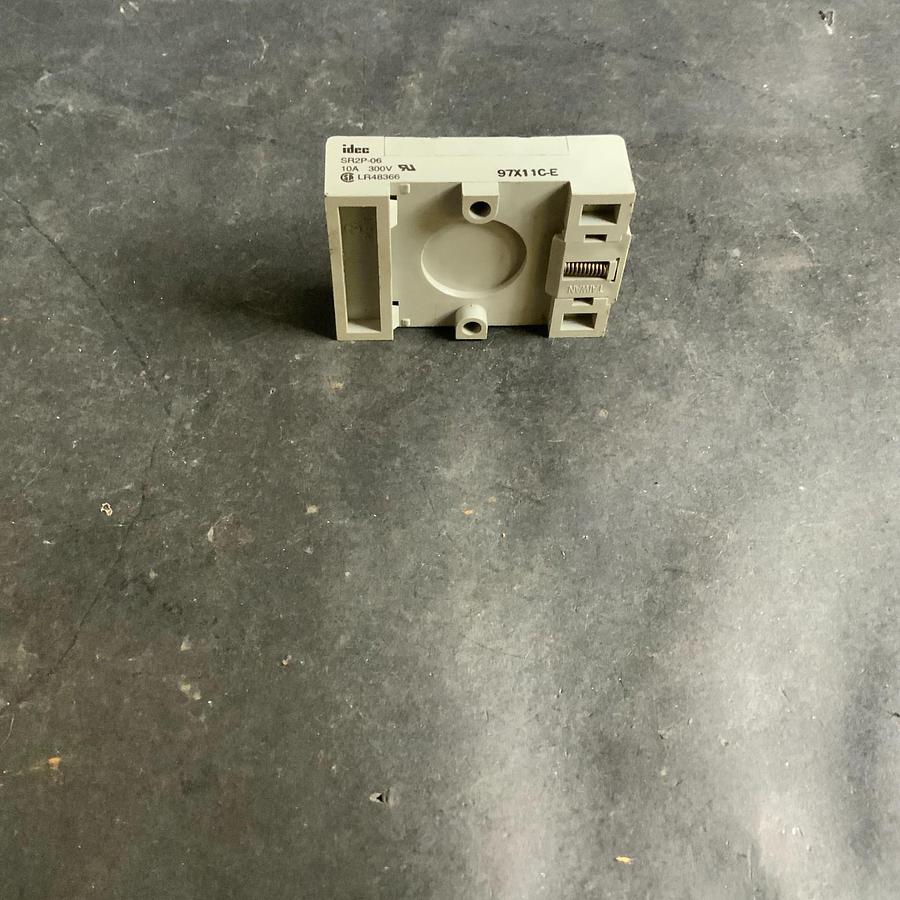 Used IDEC SR2D-06 OCTAL RELAY SOCKET ($3 OBO)
