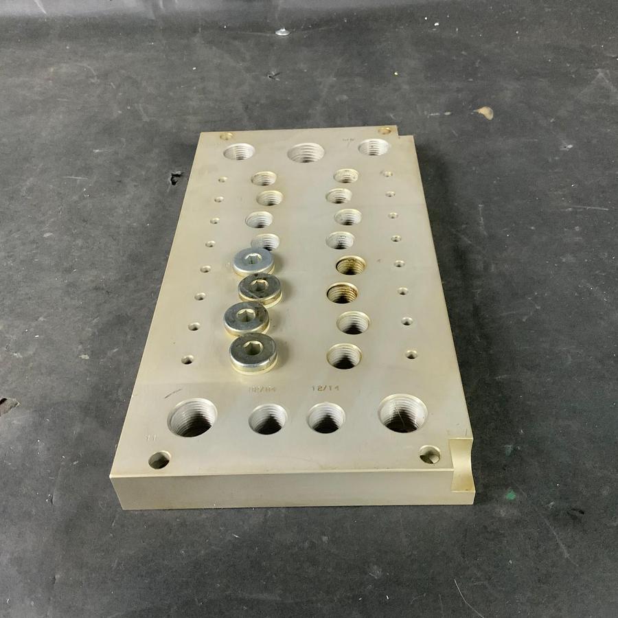 Used FESTO CPV18-VI-P8-1/4-B MULTI-PIN MANIFOLD MOUNT ($100 OBO)