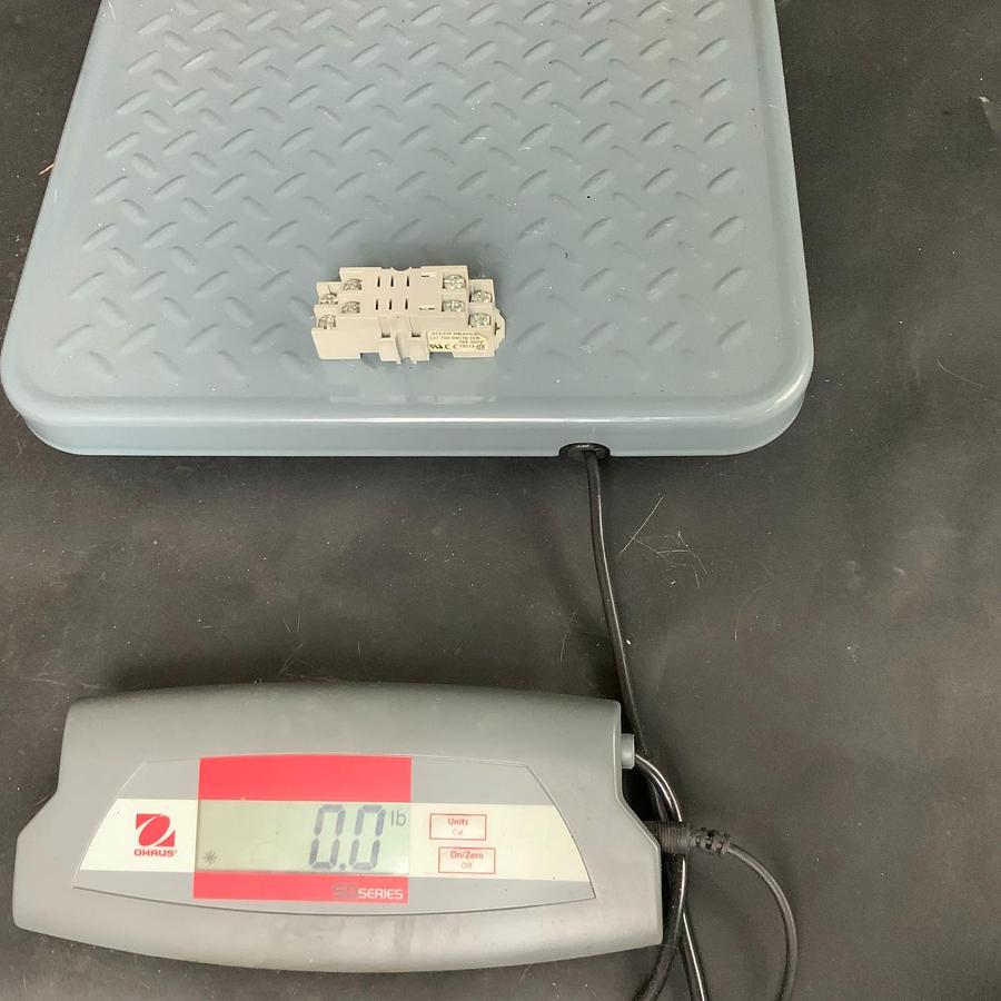 Used ALLEN BRADLEY 700-HN116 RELAY SOCKET SERIES B ($10 OBO)