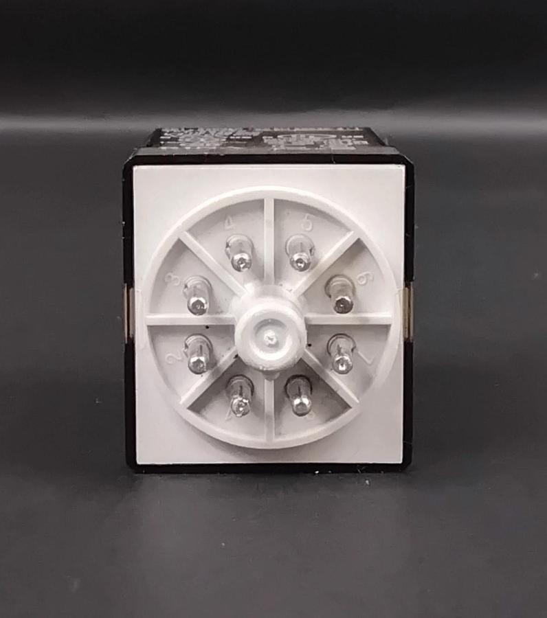 Used ALLEN BRADLEY 700-HA32A1 SERIES D ($10 OBO)