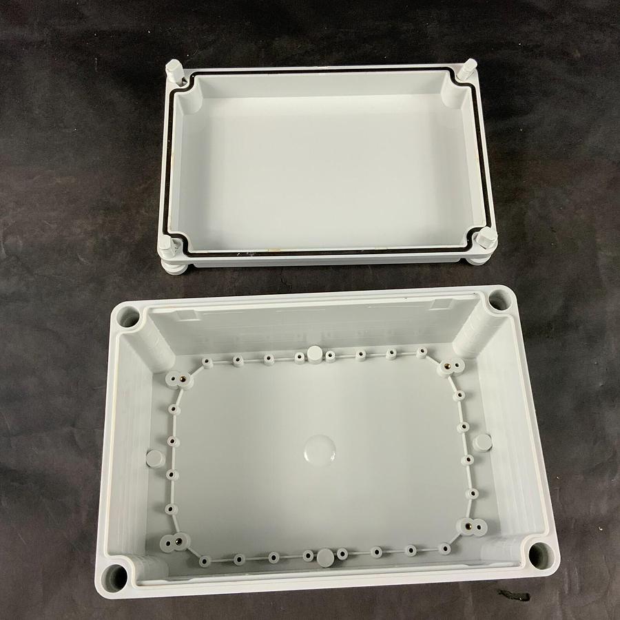 CNMIBO PLASTIC WATERPROOF ENCLOSURE ($30 OBO)