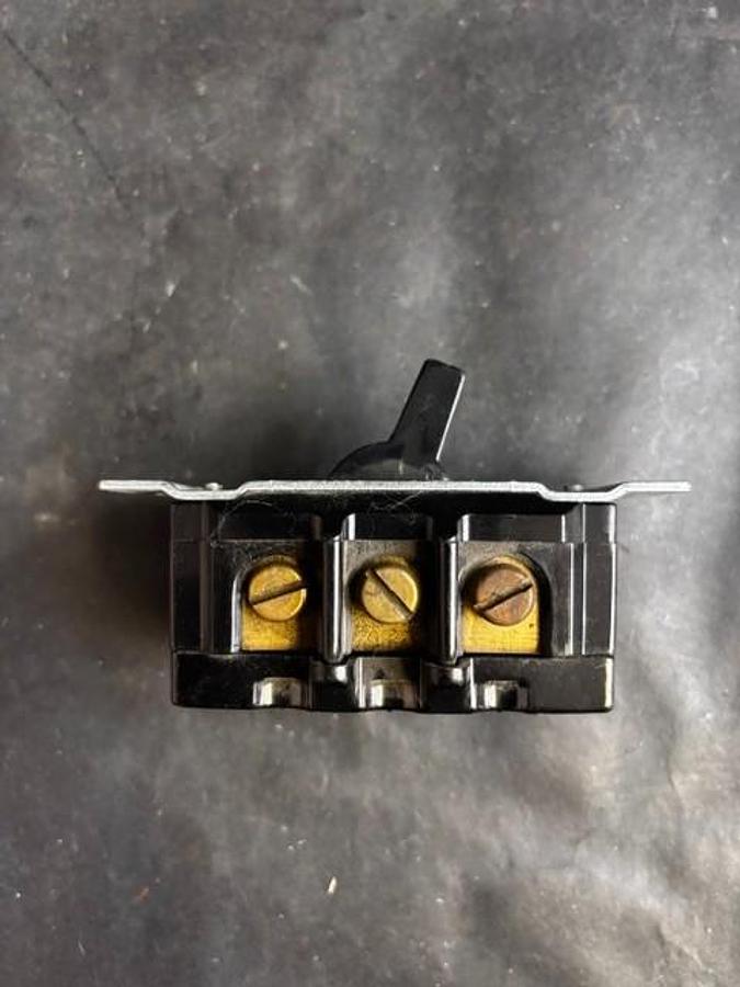 Used BRYANT 3003 SWITCH ($26 OBO)