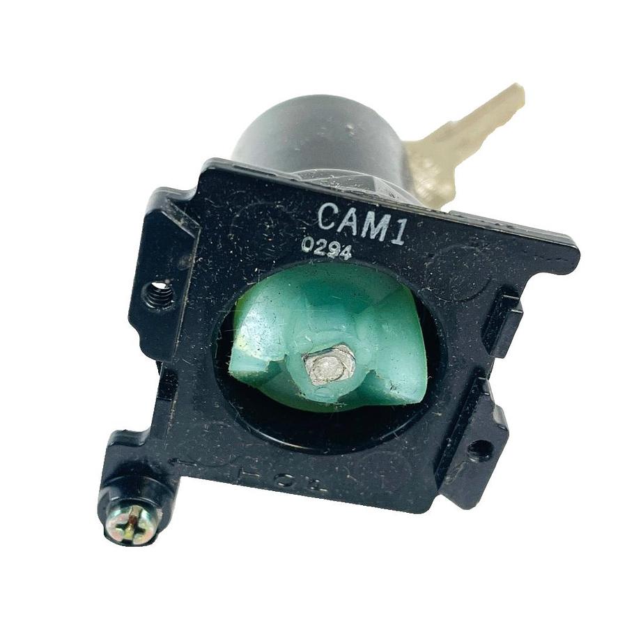 Used CUTLER HAMMER E34KFB3 SER A3 SELECTOR SWITCH 2-POS KEY NEMA 4-13